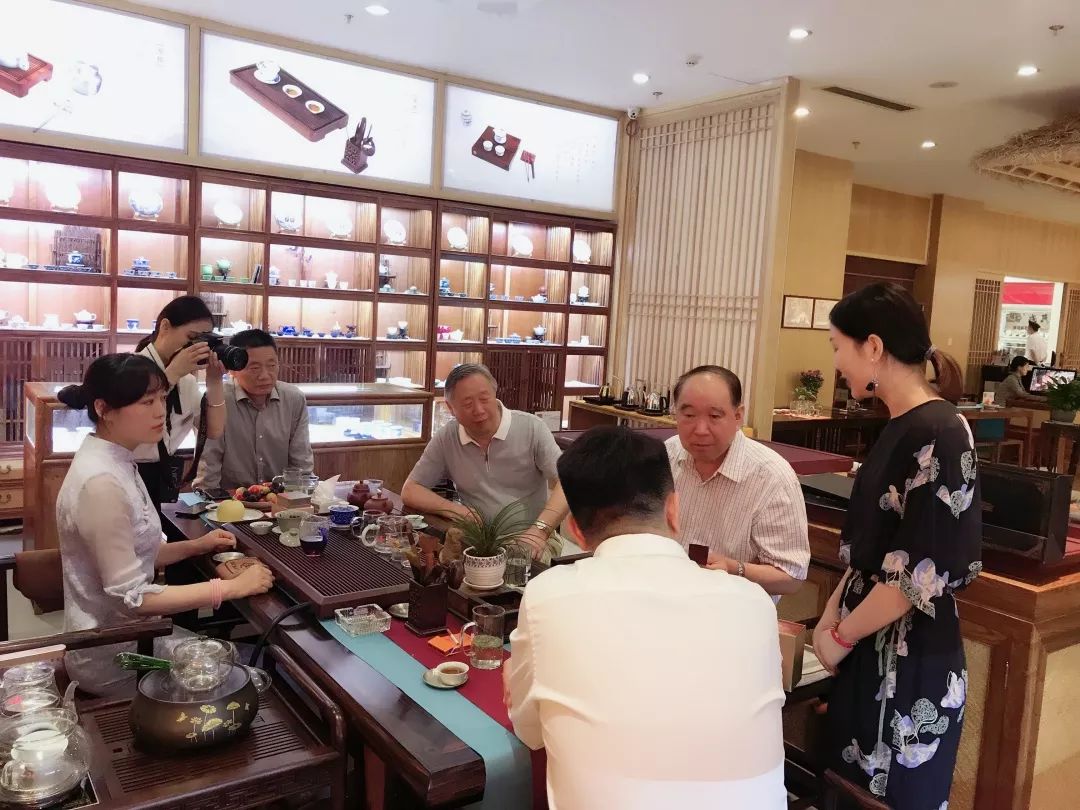 中國國際茶文化研究會(huì)考察團(tuán)赴漢唐西安店考察插圖1 中國國際茶文化研究會(huì)考察團(tuán)赴漢唐西安店考察插圖1